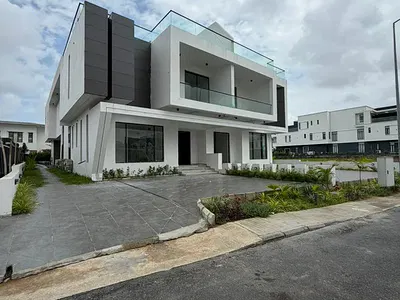 5 Bedroom Detached House with Spacious Living Room — Ikate, Lekki, Lagos