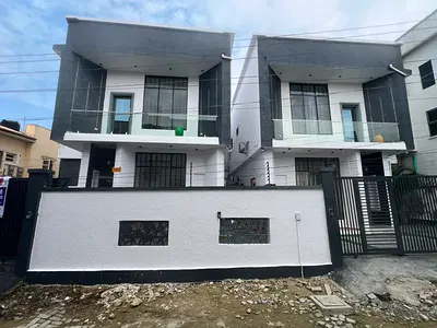 Renovated 4 Bedrooms Detached Duplex, BQ and Swimming Pool — Ajah, Lagos