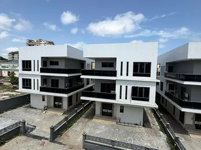 5 Bedroom Detached Duplex with Pool — Ikoyi, Lagos
