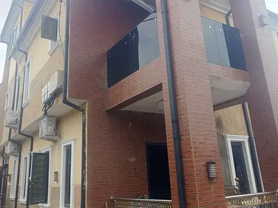 3 Bedroom Ground Floor Flat — Western Avenue, Surulere, Lagos