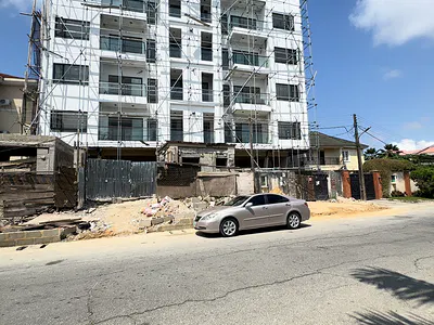 Spacious 3 Bedroom Apartment with BQ and Elevator — Ikoyi, Lagos