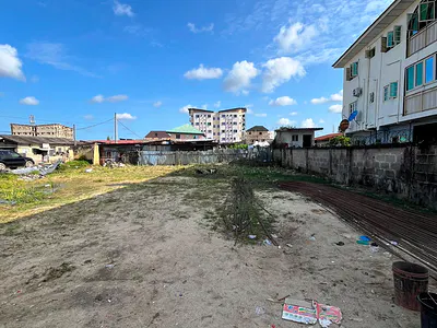 Dilapidated Building on a Full Plot of Land Measuring 540SQM — Pedro, Gbagada, Lagos