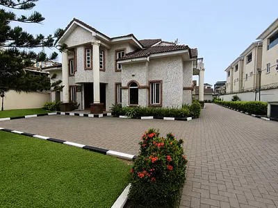 10 Bedroom House with 2 Room BQ — Victoria Island (VI), Lagos