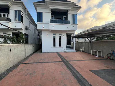 Hot Distress 5 Bedroom Detached Duplex with BQ — Ajah, Lagos