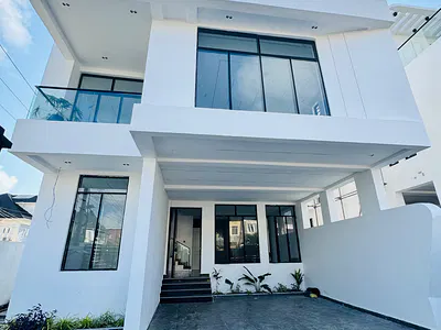 Beautiful 5-Bedroom Detached Duplex with Swimming Pool — Chevron Drive, Lekki, Lagos