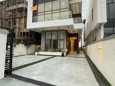 5 Bedroom Detached Duplex with Swimming Pool — Lekki, Lagos