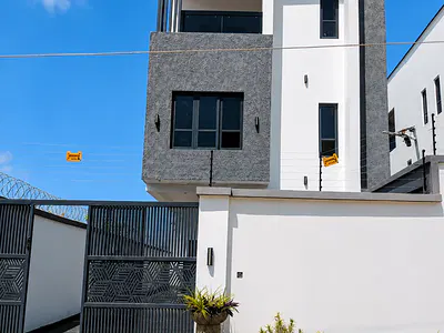 Luxury 5 Bedroom Detached Duplex with BQ with Excellent Facility — Lekki, Lagos
