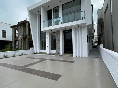 Contemporary 5-Bedroom Fully Detached Duplex with Pool & BQ! — Lekki, Lagos