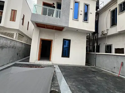 Spacious Room Upstairs with Shared Kitchen — Lekki, Lagos