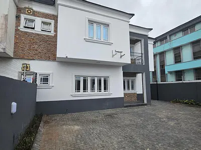 Luxury 4 Rooms Commercial House — Lekki, Lagos