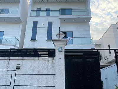 A Massive Fully Detached 6 Bedroom Duplex + BQ — Lekki, Lagos