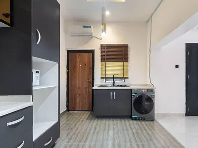 Luxury 2 Bedroom Apartment with Elevator, Swimming Pool and Cleaning — Lekki, Lagos
