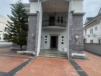 Elegantly Built Luxury 4 Bedrooms Fully Detached House with BQ — Lekki, Lagos