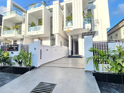 5 Bedroom Detached Duplex with Swimming Pool — Lekki, Lagos