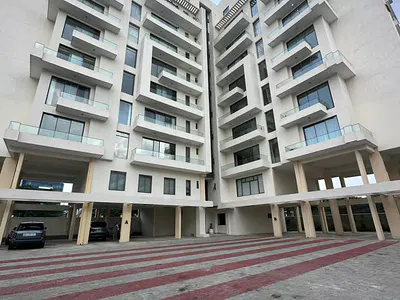 Luxury 3 Bedroom 7th Floor with BQ Acs Gym Pool Elevator 24/7 Light — Ikoyi, Lagos