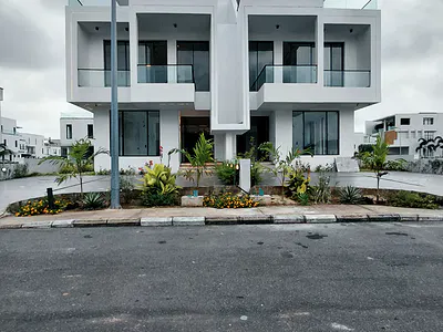 Spacious 5 Bedroom Semi-Detached Duplex with Cinema & Pool — Lekki, Lagos