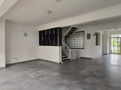 Newly Renovated 4-Bedroom Luxury Terrace on 3-Level with a Garage — Banana Island, Ikoyi, Lagos