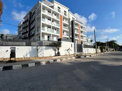 *spacious 4 Bedr Maisonette with BQ, Pool, Gym House, &cinema — Ikoyi, Lagos