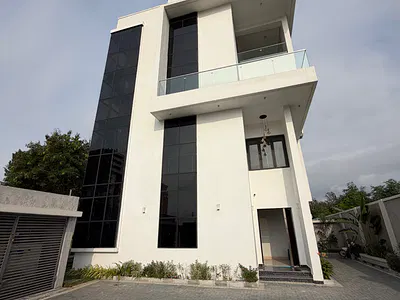 Luxury 6 Bedroom Detached House with 2 Rooms BQ — Ikoyi, Lagos