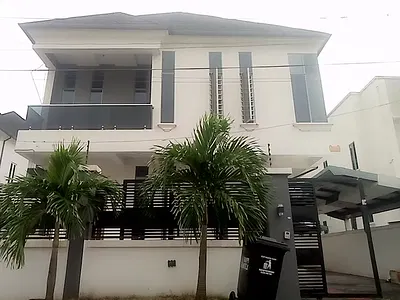 A Neatly and Massively Built 5 Bedroom Fully Detached Duplex and a BQ — Lekki, Lagos