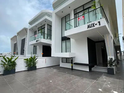 Stunning 5 Bedroom Detached Duplex with BQ & Swimming Pool — Lekki, Lagos