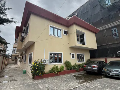 3 Bedroom Upstairs Flat, En-Suite — Lekki Phase 1, Lekki, Lagos
