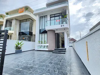 5 Bedroom Detached Duplex with Swimming Pool — Lekki, Lagos