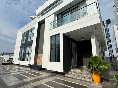 5 Bedroom Detached Home with Elevator, BQ, Cinema, Gym Space, Pool — Lekki, Lagos
