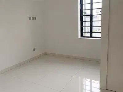1 Room in Shared Apartment Duplex with 20HRS Light — Orchid Road/Dpkay Estate, Lekki, Lagos