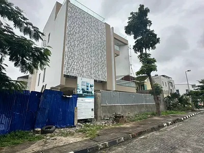 5 Bedroom Detached Duplex with Elevator, Swimming Pool, Gym — Ikoyi, Lagos