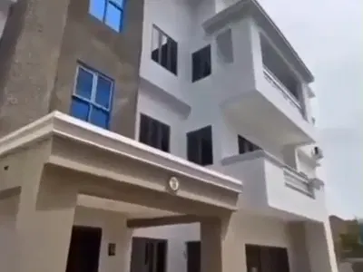 A Well-Built Spacious & Serviced 3-Bedroom Flat (Video Is Attached) — Diplomatic Zone., Katampe Extension, Katampe, Abuja