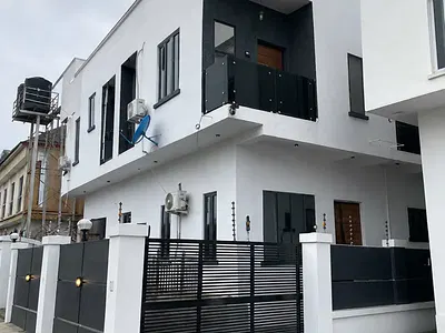 Luxury 4 Bedrooms Detached Bungalow with Excellent Facilities — Lekki, Lagos