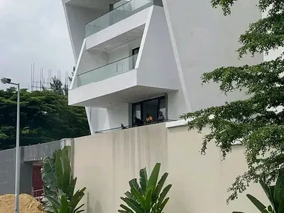 5 Bedroom Detached Home with Pool — Ikoyi, Lagos