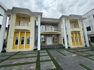 Luxury 8 Bedroom Detached Mansion with a 3 Bedroom BQ / Guest Chaleta — Osapa, Lekki, Lagos