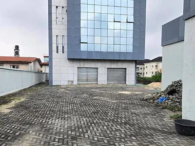 1000 Aqm with Building on It — Ajah, Lagos