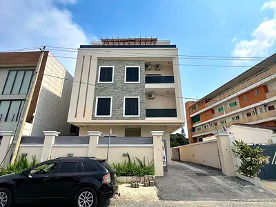 Luxury 6-Bedroom Detached House with 2 BQS — Lekki Phase 1, Lekki, Lagos