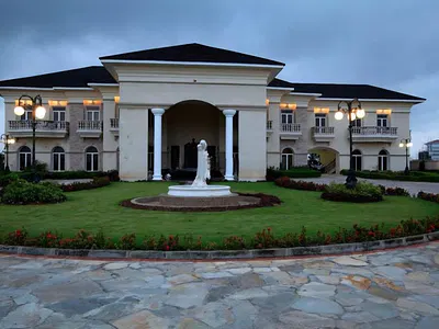 Waterfront 7 Bedroom Mansion Sitting on 5, 300 SQM Land — Banana Island, Ikoyi, Lagos
