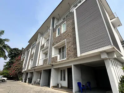 4 Bedroom Detached House with Spacious Living Room — Ikoyi, Lagos