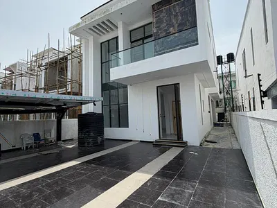 Elegant 5 Bedroom Detached House — Lekki, Lagos