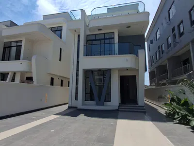 5 Bedroom Detached House with BQ — Lekki Phase 1, Lekki, Lagos