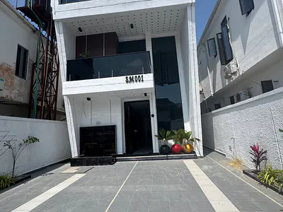 4 Bedroom House with Swimming Pool — Lekki, Lagos