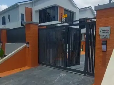 3 Bedroom Detached House — Surulere, Lagos