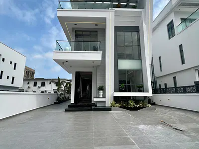 Exclusive 5 Bed Luxury Home with Cinema, Swimming Pool and Rooftop — Lekki, Lagos