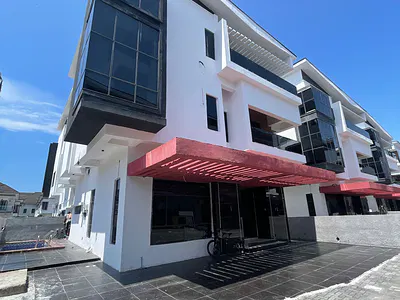 5 Bedroom Detached House — Lekki, Lagos