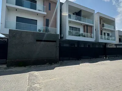 Luxury 5 Bedroom Detached Duplex with Swimming Pool — Lekki, Lagos