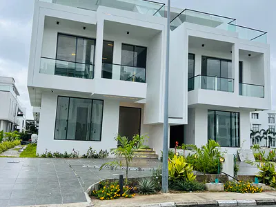 5 Bedroom Detached Duplex with Pool — Lekki, Lagos