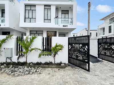 5 Bedroom Detached Duplex with Swimming Pool — Lekki, Lagos
