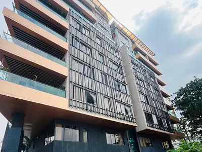 Waterfeont Serviced 5 Bedroom Penthouse Apartment with 2 BQ — Ikoyi, Lagos