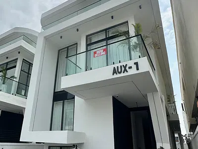 5 Bedroom Detached Duplex with Swimming Pool — Lekki, Lagos