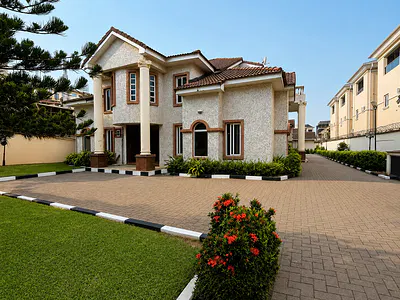 10 Bedroom Detached House with 2-Room BQ — Oniru, Victoria Island (VI), Lagos